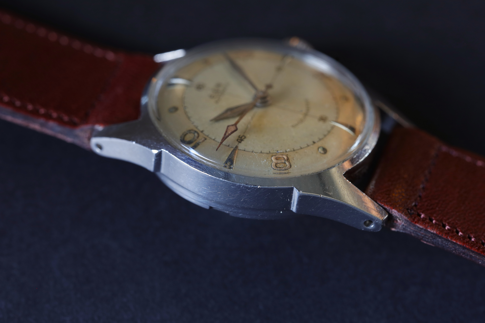 【値下げ】腕時計　エルジン　ELGIN　スモセコ　手巻き　修理保証書付き　美品 HA-5897| エルジン Elgin スイス製 70年代 手巻き式 ビンテージ